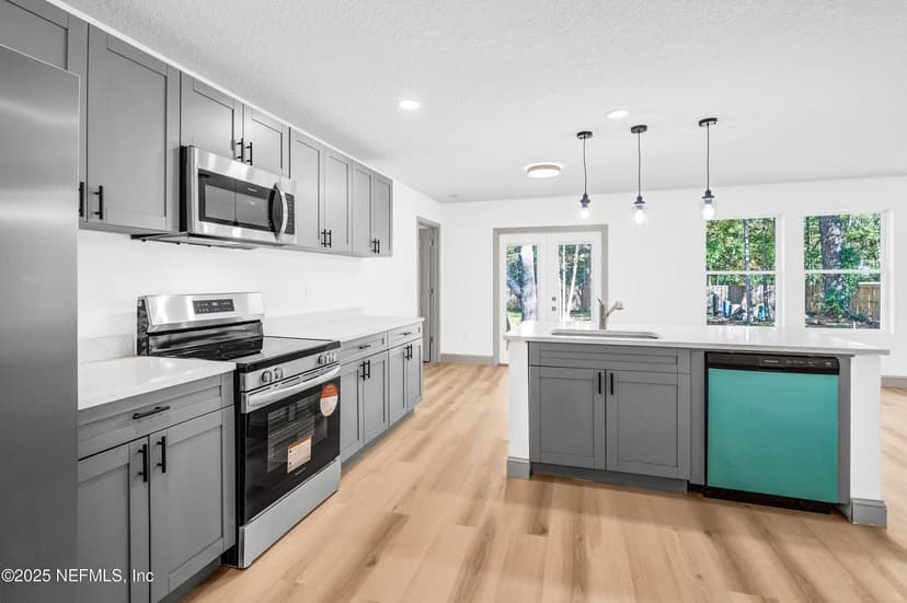47 HUTCHINSON Road, Jacksonville, FL 32220