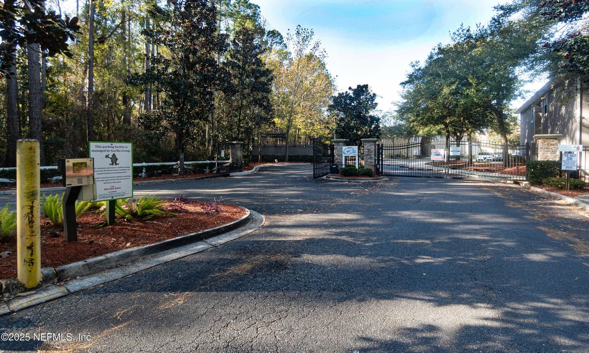 6106 MAGGIES Circle 113, Jacksonville, FL 32244 2