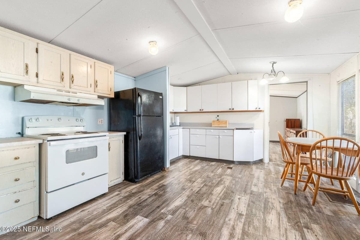 103 WALKER Avenue, Palatka, FL 32177 3