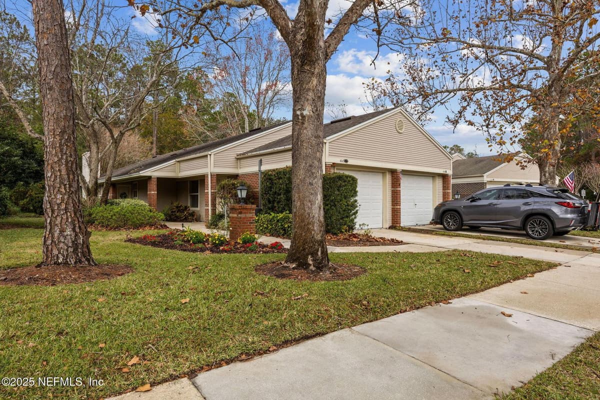 4512 MIDDLETON PARK Circle W, Jacksonville, FL 32224 3