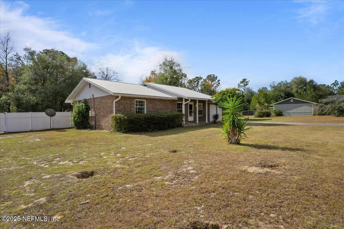 105 CRESTWOOD Drive, Interlachen, FL 32148 2