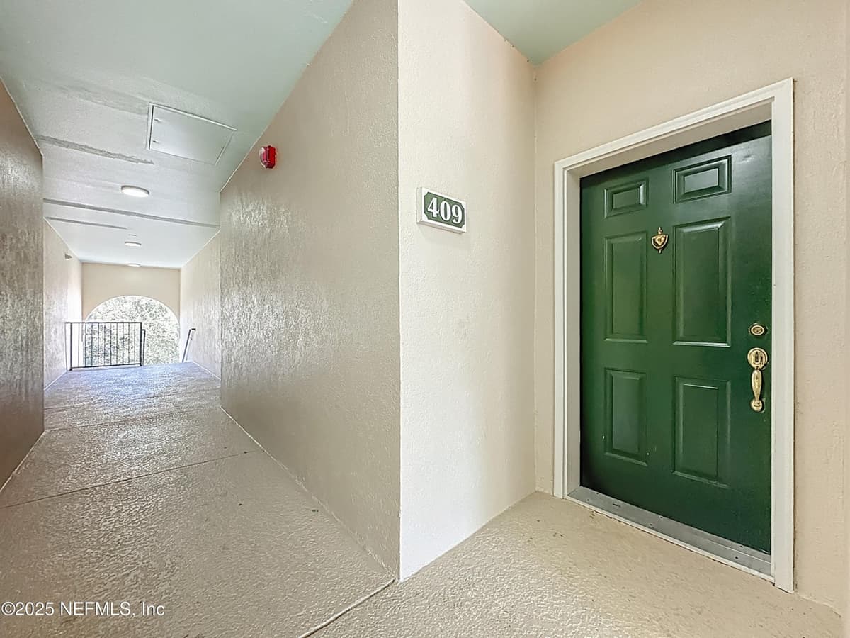 8601 BEACH Boulevard 409, Jacksonville, FL 32216 3