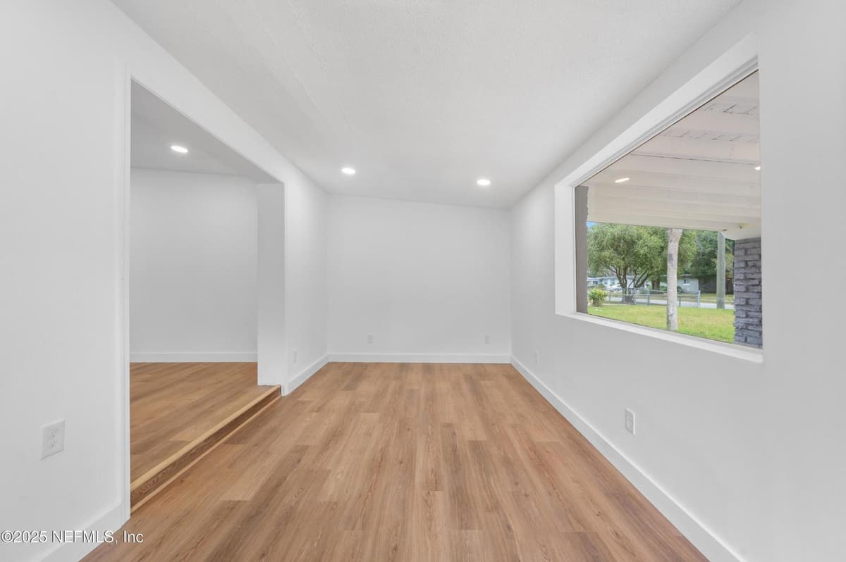 6903 CLOVIS Road, Jacksonville, FL 32205 2
