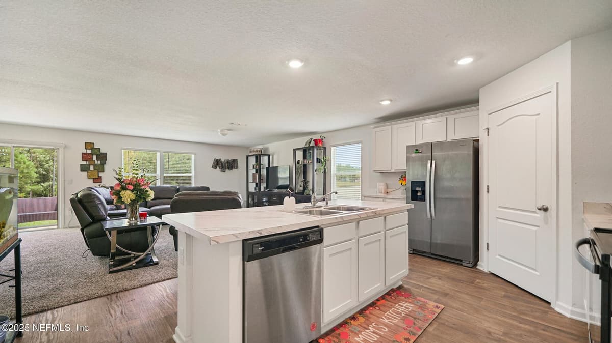 4004 CHIHUAHUA Court, Jacksonville, FL 32218 2