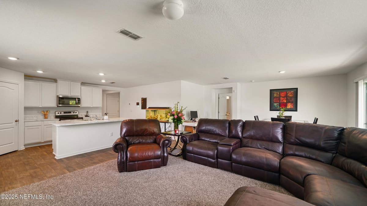 4004 CHIHUAHUA Court, Jacksonville, FL 32218 3