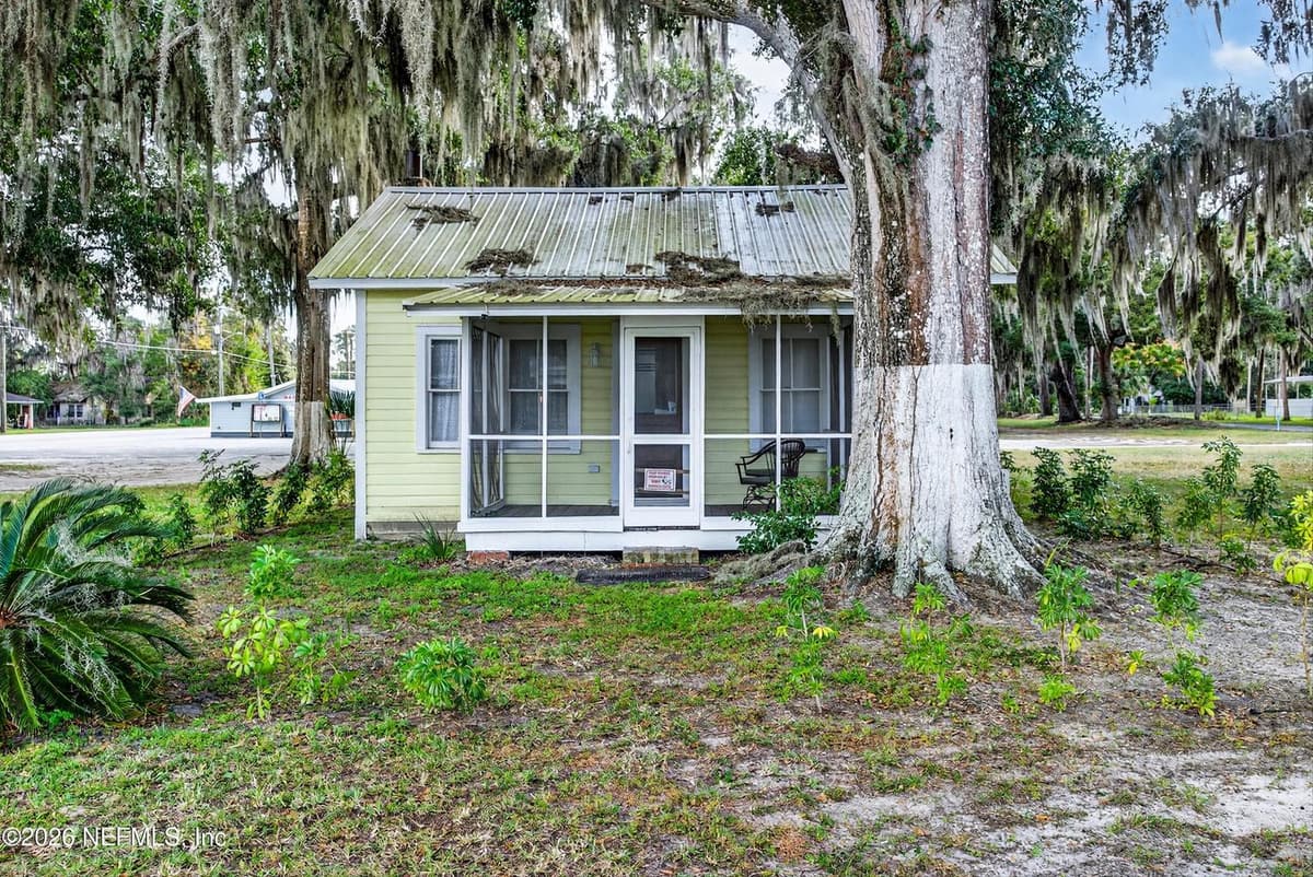201 OAK Street, Welaka, FL 32189 2