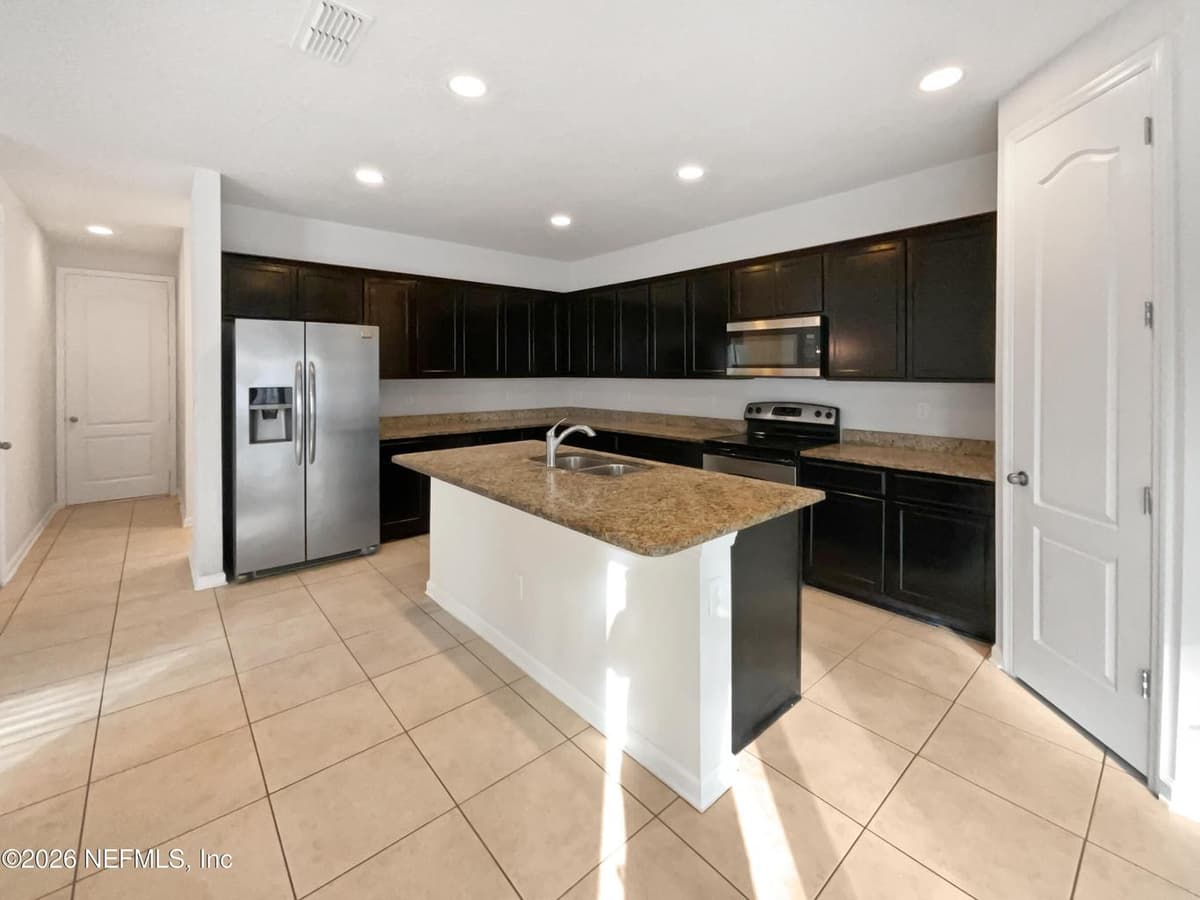 15713 LEXINGTON PARK Boulevard, Jacksonville, FL 32218 2