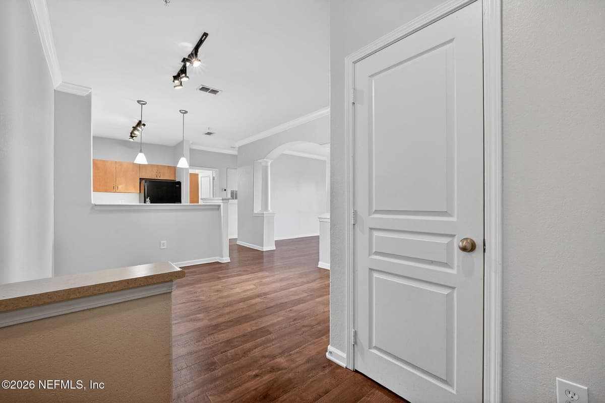 8290 GATE Parkway 707, Jacksonville, FL 32216 2
