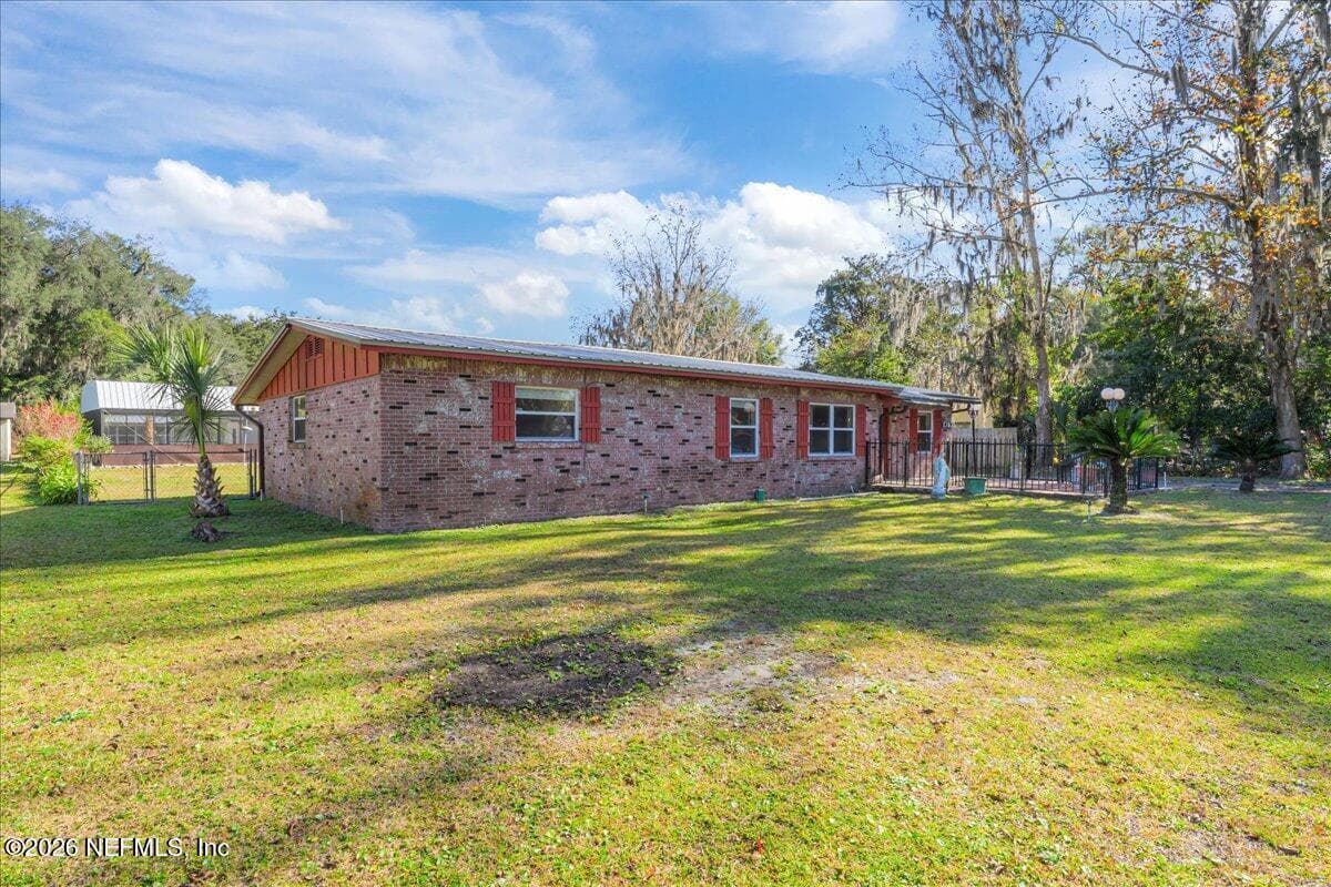 1707 S PALM Avenue, Palatka, FL 32177 2