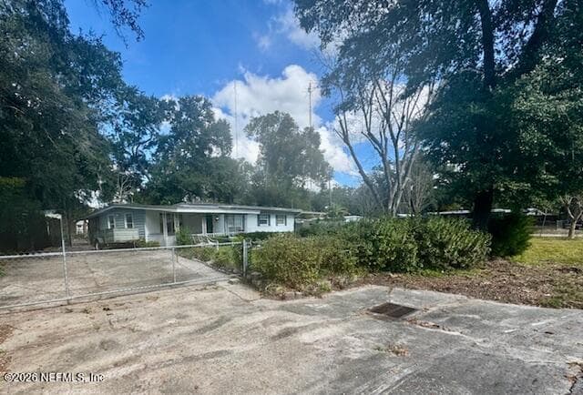 8261 BRACKRIDGE Boulevard, Jacksonville, FL 32216 3