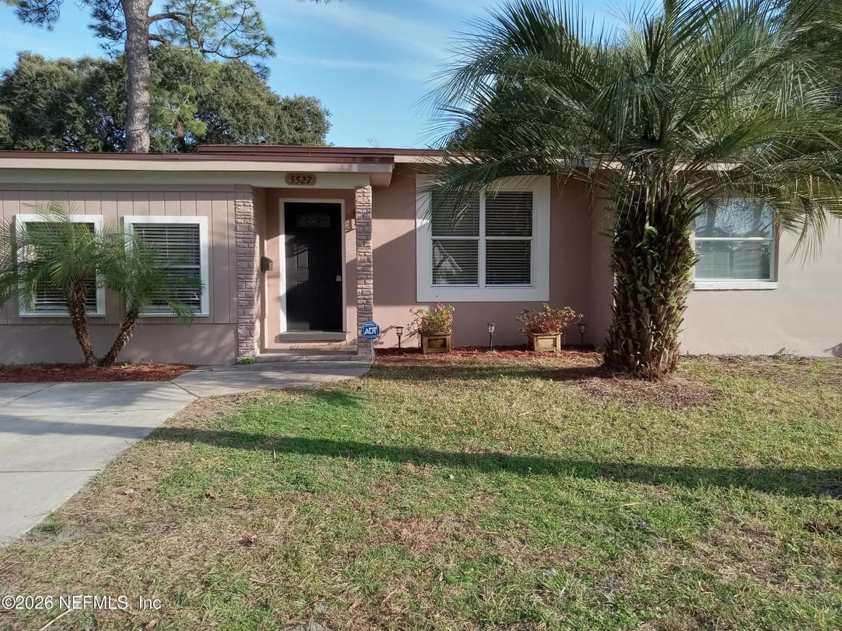 5527 GRAYWOOD Road, Jacksonville, FL 32207 2