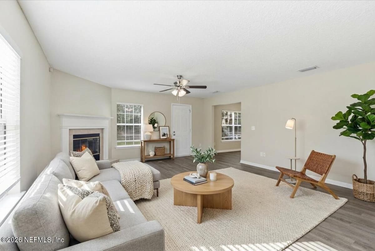 7652 VANDALAY Drive, Jacksonville, FL 32244 3