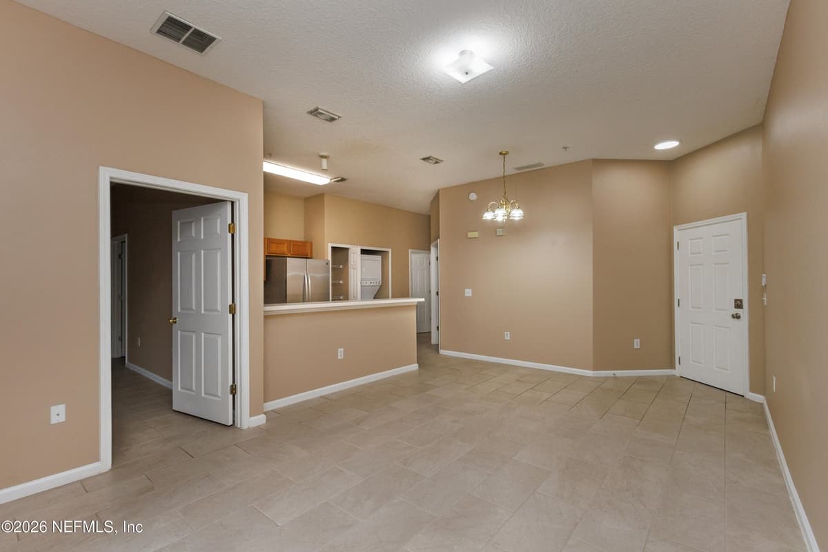 6070 MAGGIES Circle 105, Jacksonville, FL 32244 3