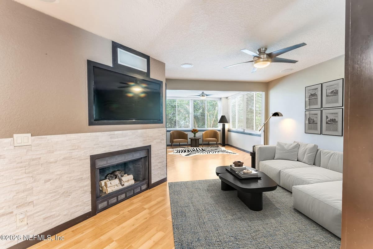 1800 THE GREENS Way 609, Jacksonville Beach, FL 32250 3