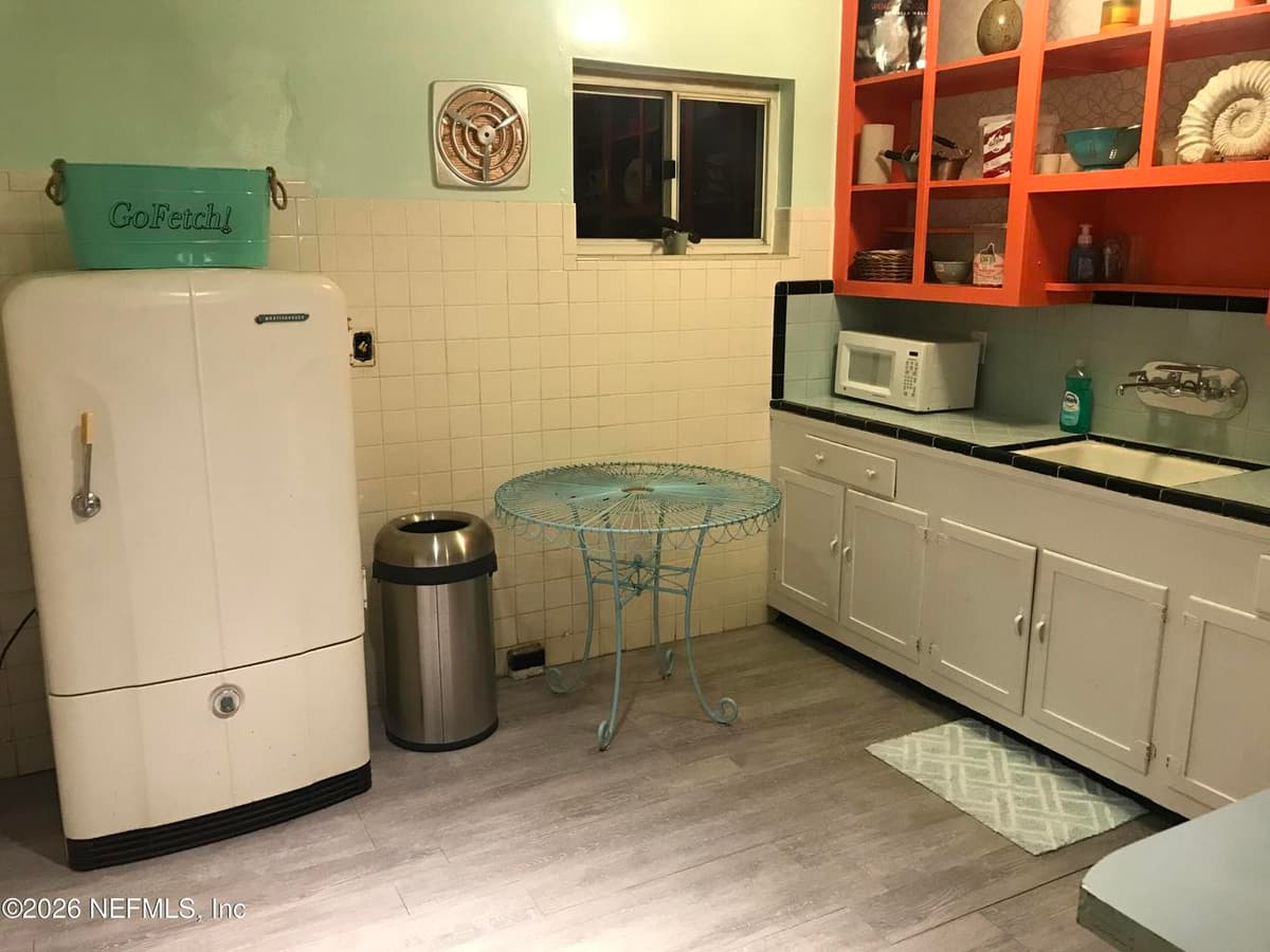 611 4TH Street N, Jacksonville Beach, FL 32250 3