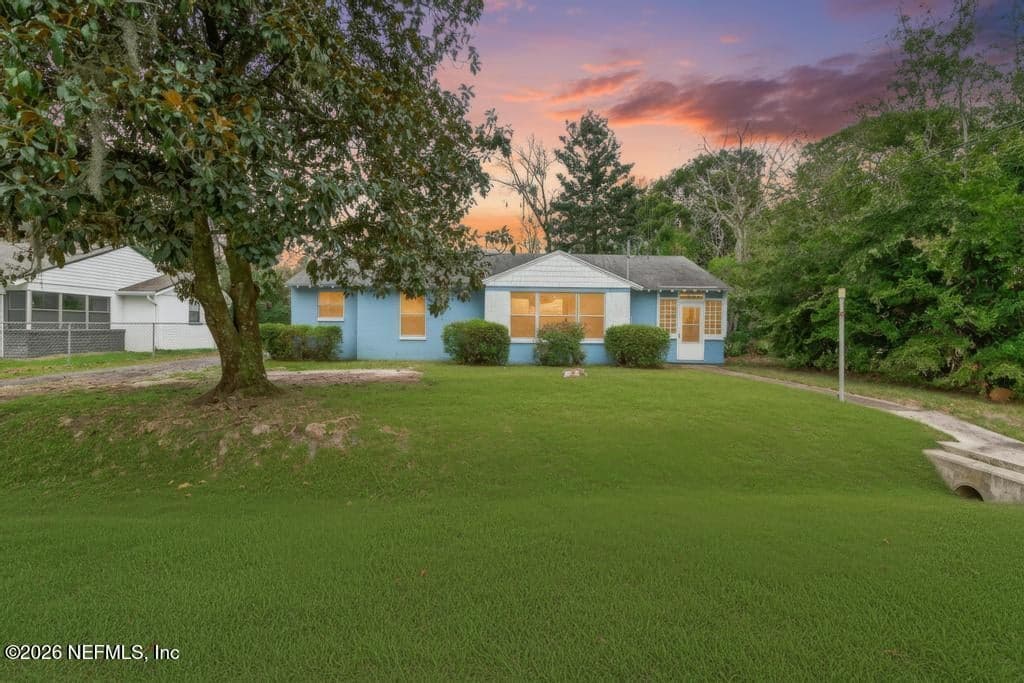 1954 BURKHOLDER Circle E, Jacksonville, FL 32216 3
