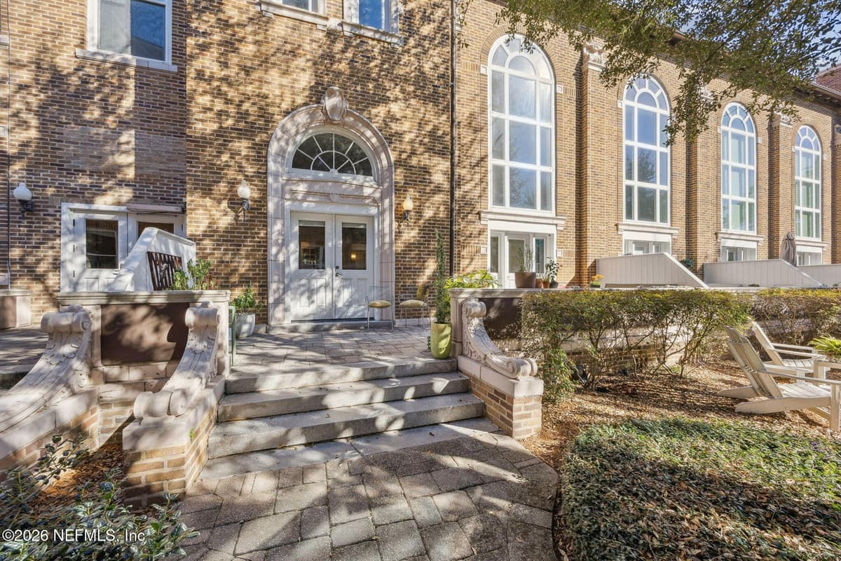 2525 COLLEGE Street 1115, Jacksonville, FL 32204 2