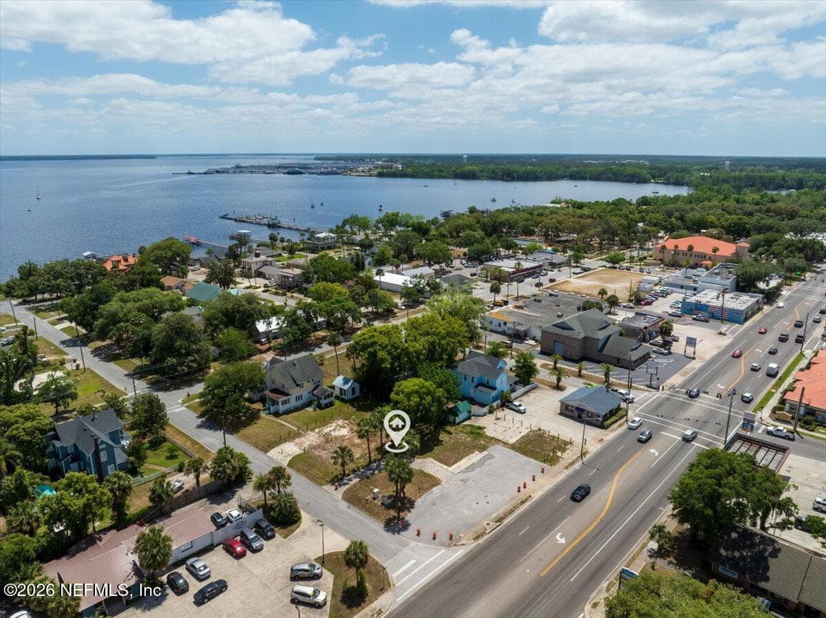 208 N ORANGE Avenue N, Green Cove Springs, FL 32043