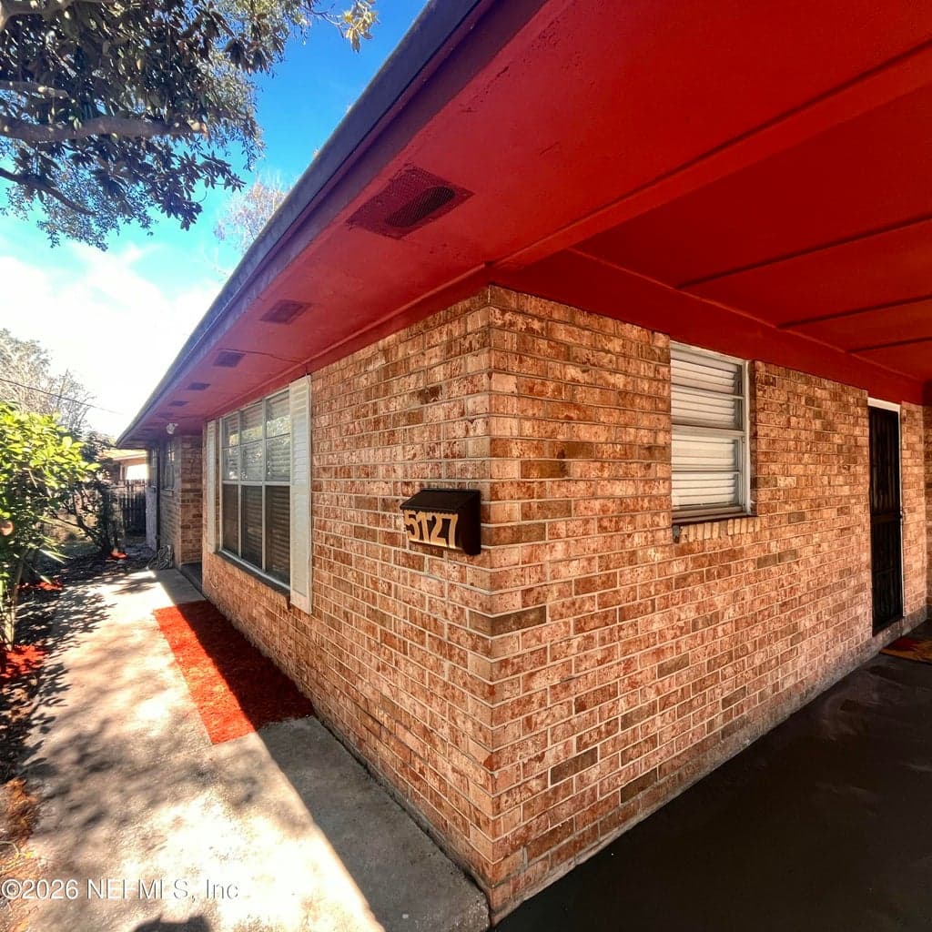5127 SECURITY Lane, Jacksonville, FL 32209 2