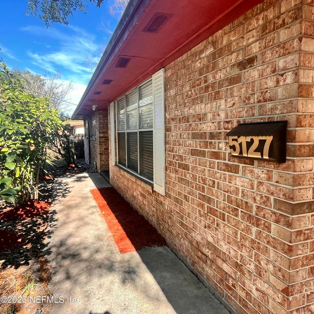 5127 SECURITY Lane, Jacksonville, FL 32209