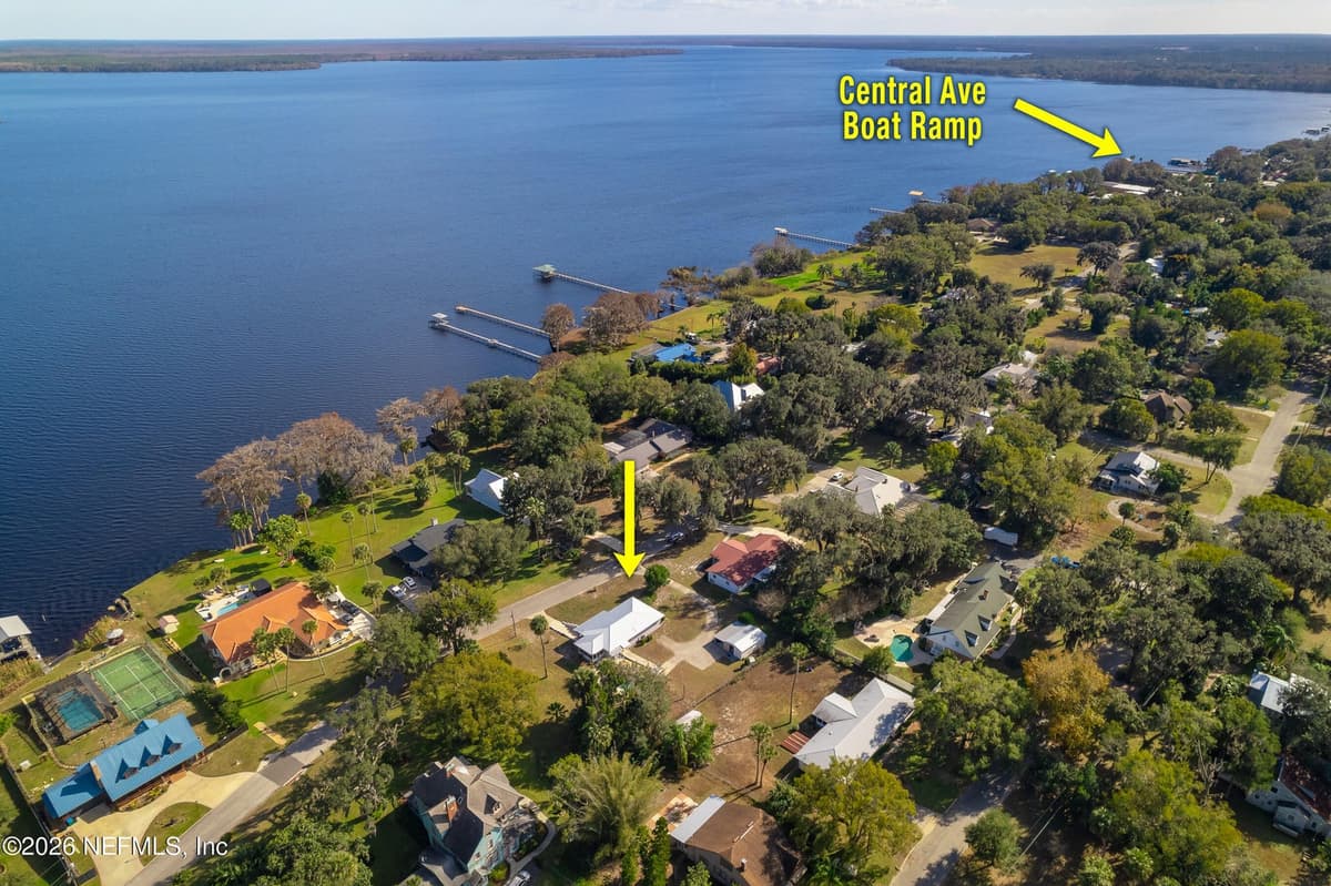 521 N LAKE Street, Crescent City, FL 32112 3