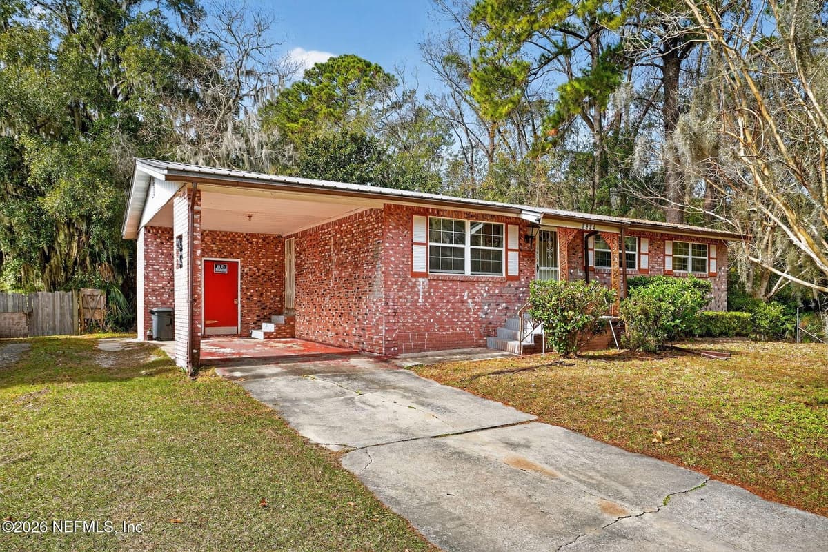 8834 CAMPHOR Drive, Jacksonville, FL 32208 2
