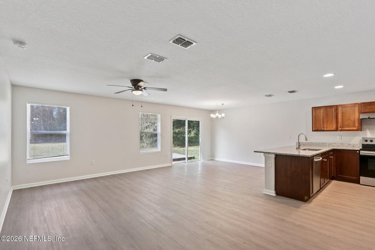 8478 SEVILLE Avenue, Jacksonville, FL 32244 3
