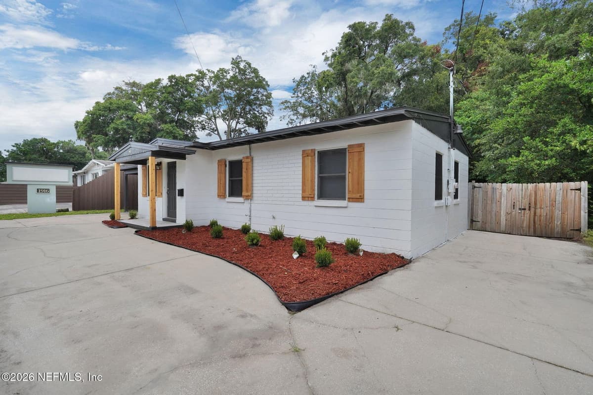 1916 UNIVERSITY Boulevard N, Jacksonville, FL 32211 2