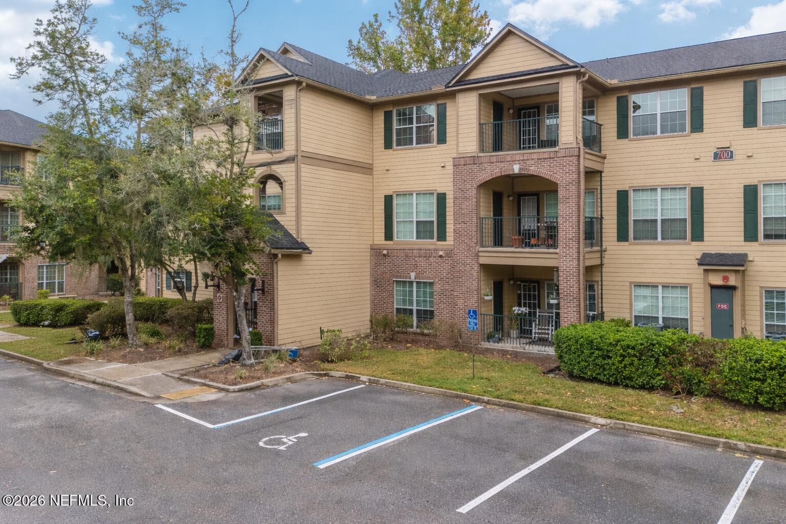 7800 POINT MEADOWS Drive 737, Jacksonville, FL 32256