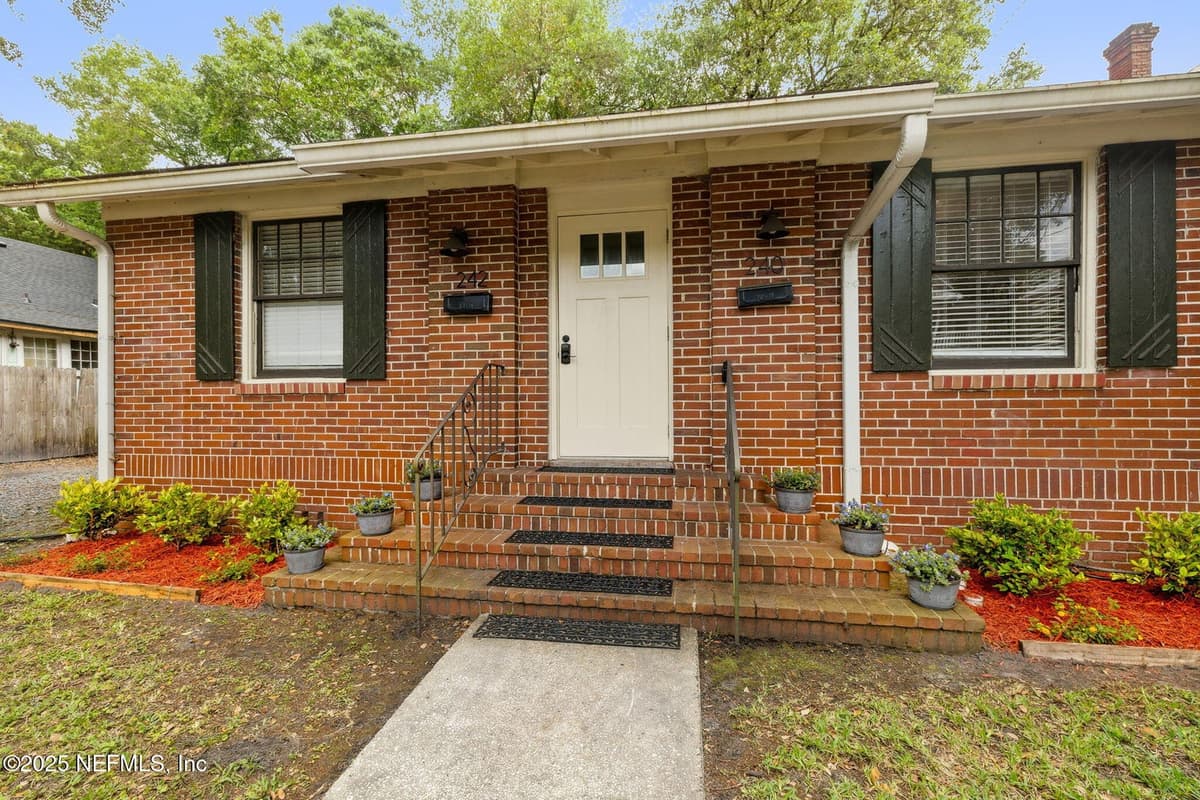 240 E 6TH Street, Jacksonville, FL 32206 2