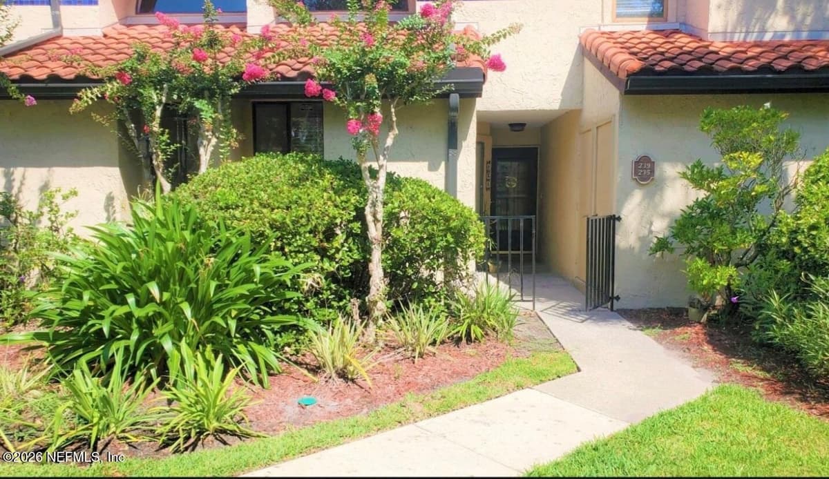 3809 LAVISTA Circle 239, Jacksonville, FL 32217 2
