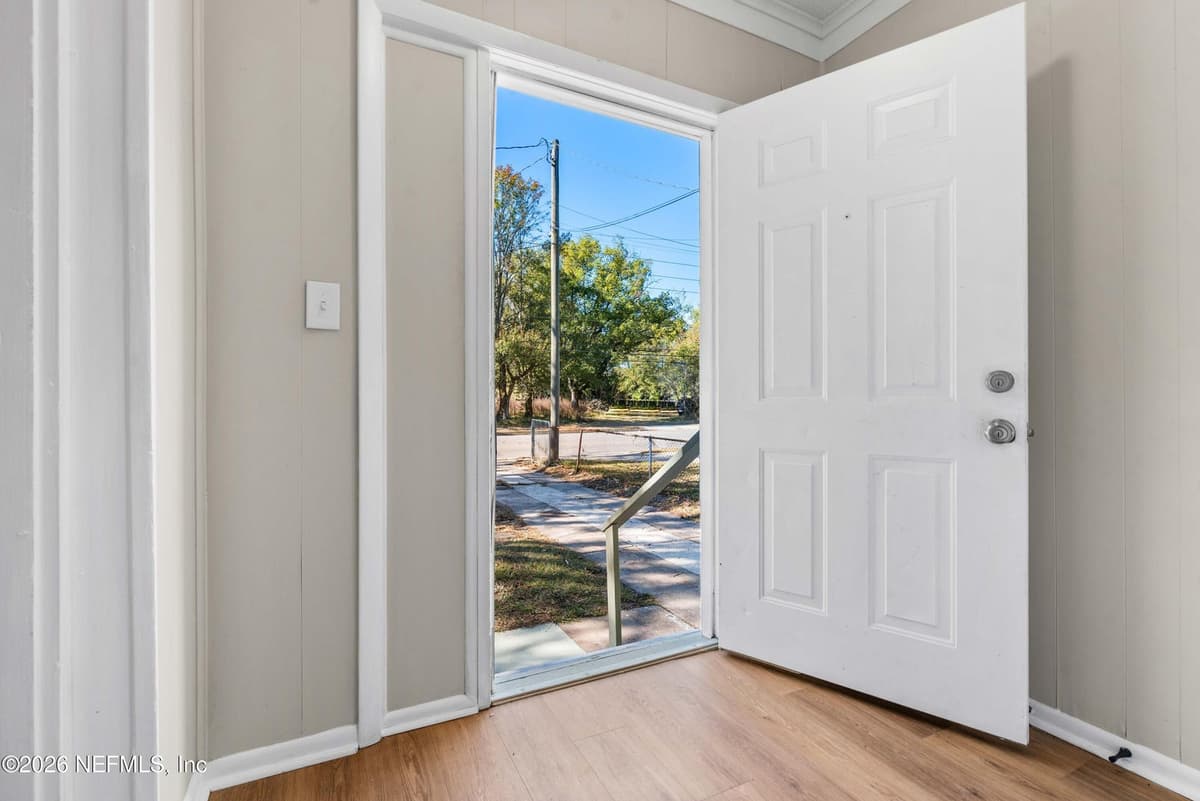 5247 CLEVELAND Road, Jacksonville, FL 32209 3