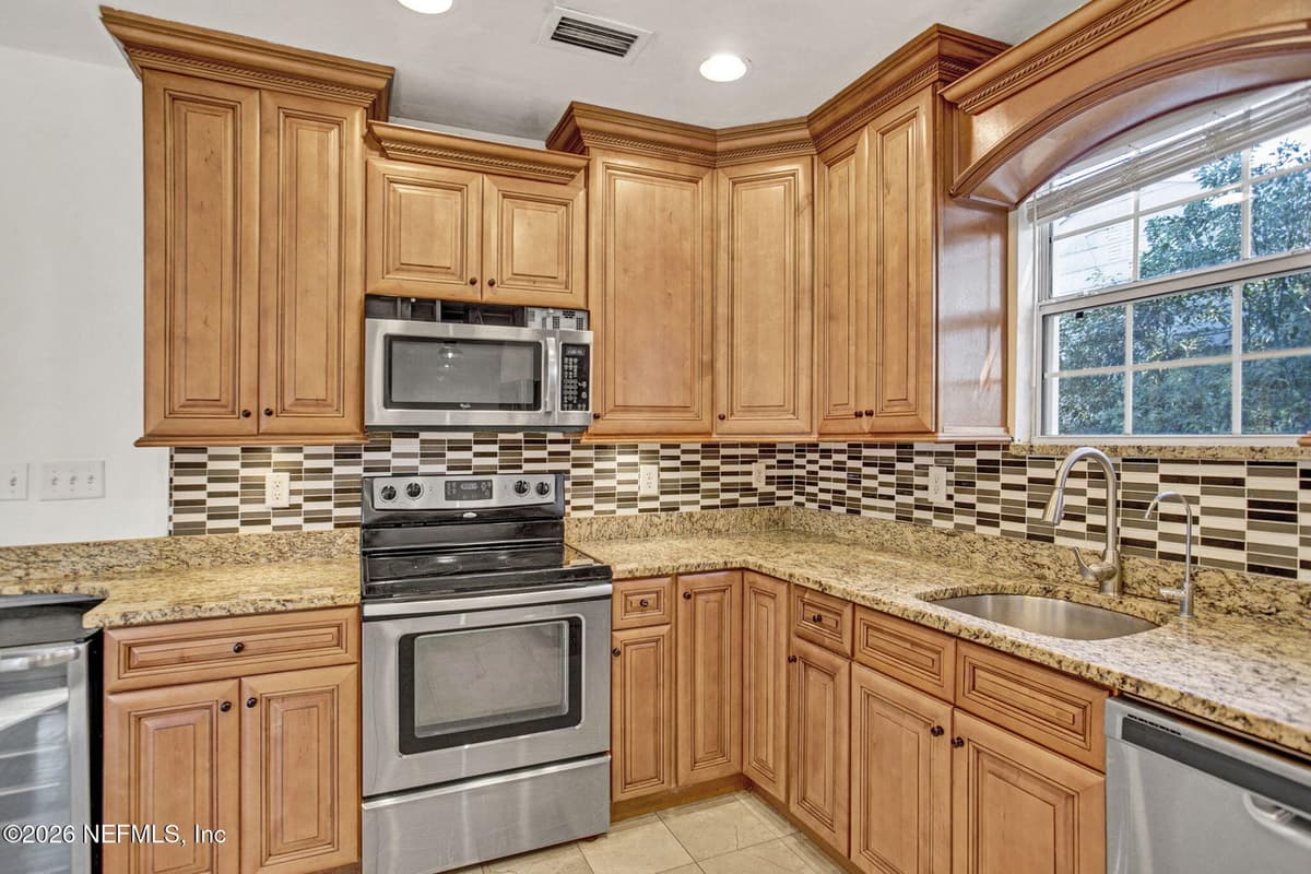 3052 COLLEGE Street, Jacksonville, FL 32205 3
