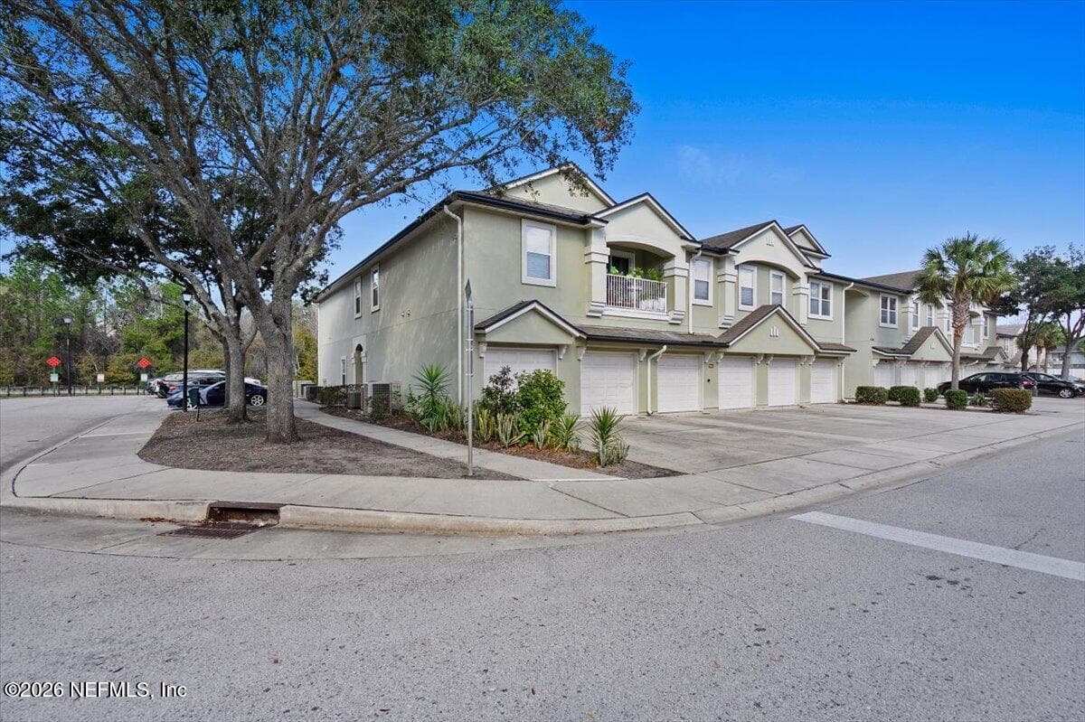 4241 MIGRATION Drive 12, Jacksonville, FL 32257 3