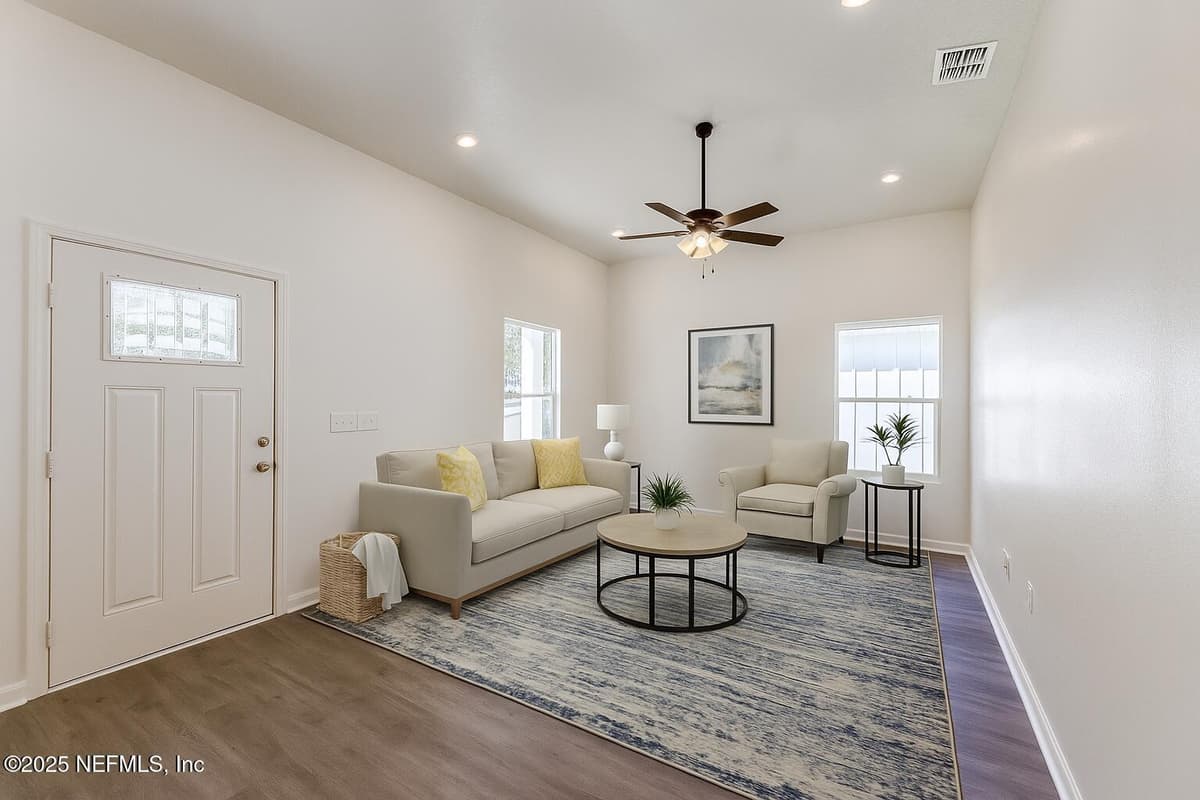 8123 SISKIN Avenue, Jacksonville, FL 32219 2