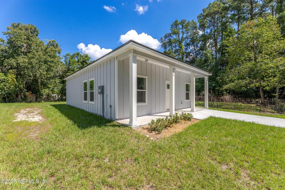 8119 SISKIN Avenue, Jacksonville, FL 32219 2
