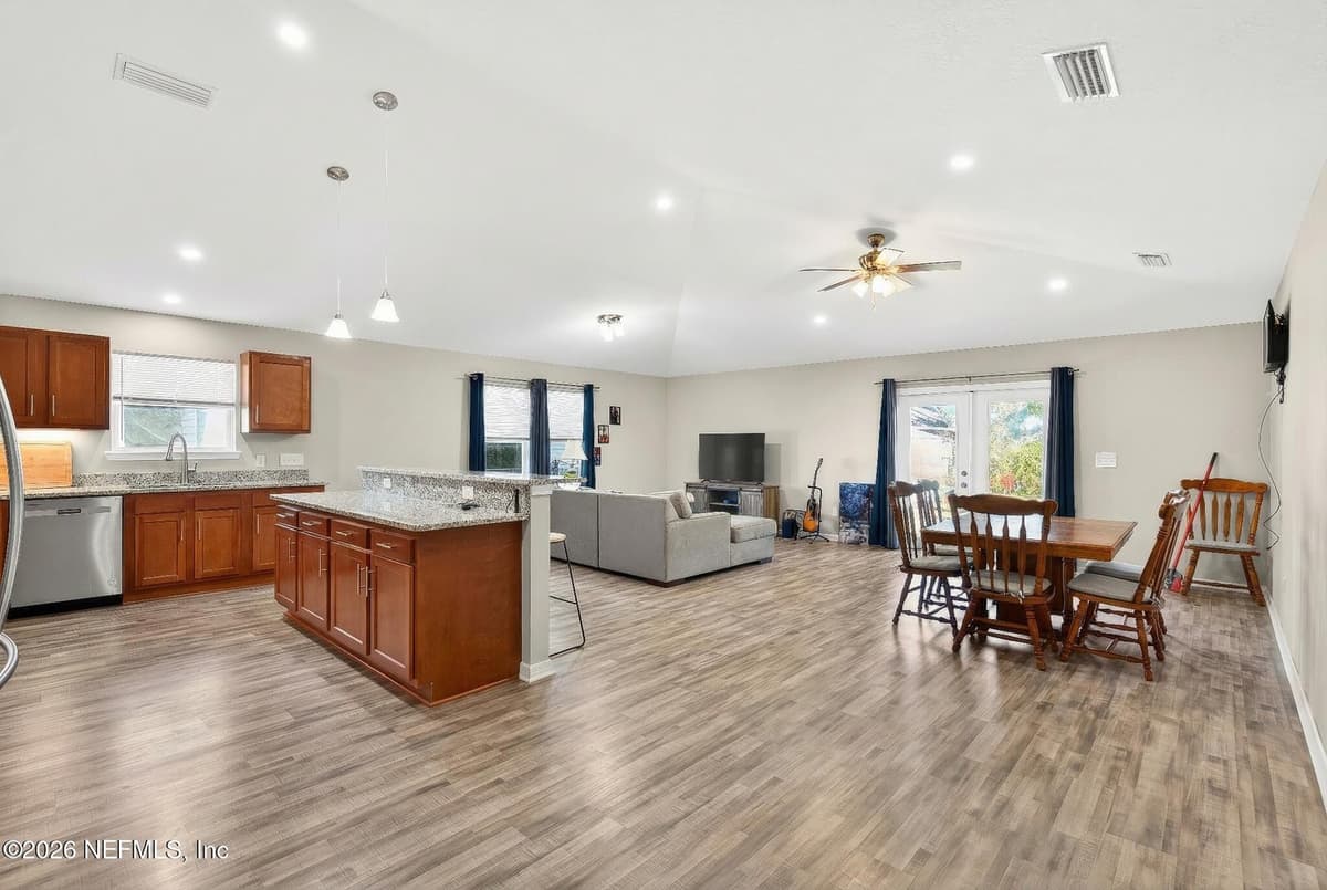815 BAKER Avenue, Jacksonville, FL 32209 2