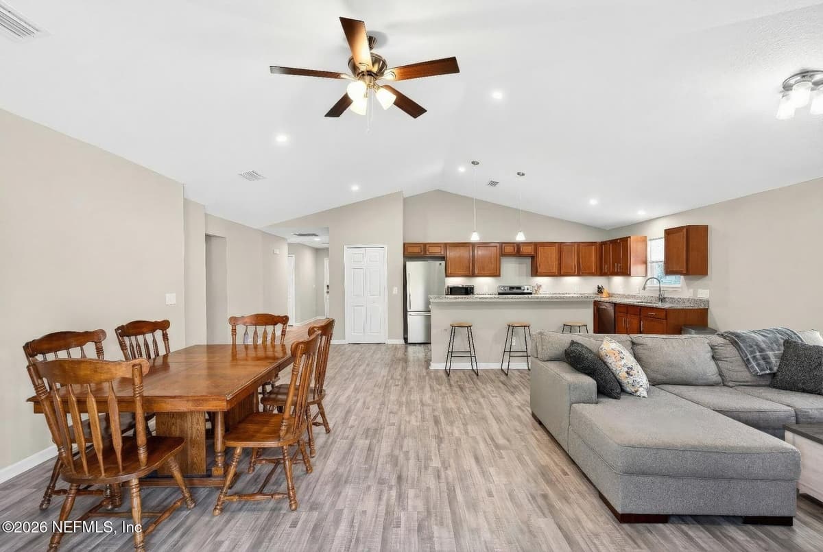 815 BAKER Avenue, Jacksonville, FL 32209 3