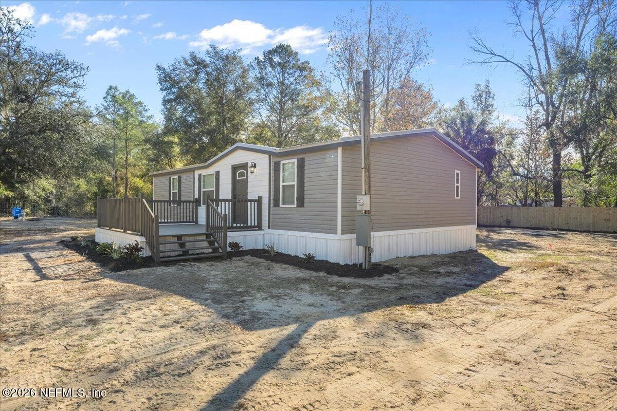 121 LYNNWOOD Avenue, Interlachen, FL 32148 2