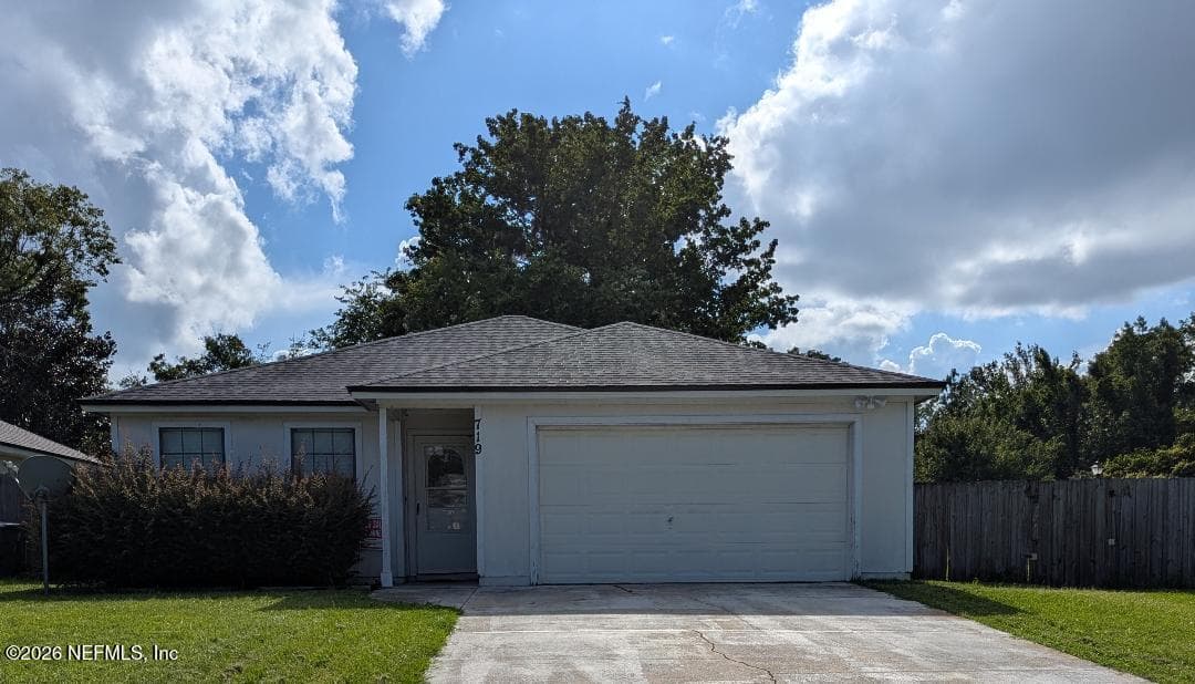 719 ANNE BONNEY Drive, Green Cove Springs, FL 32043
