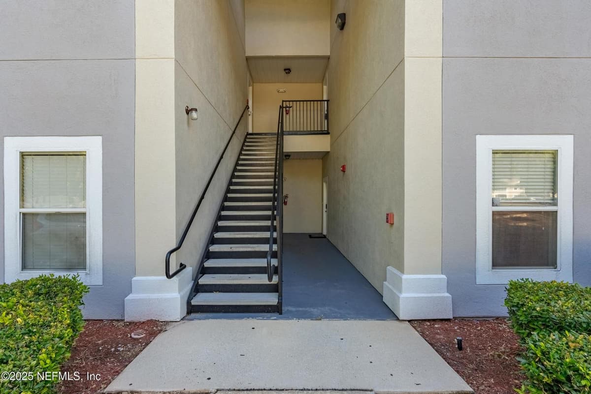 6069 MAGGIES Circle 115, Jacksonville, FL 32244 3