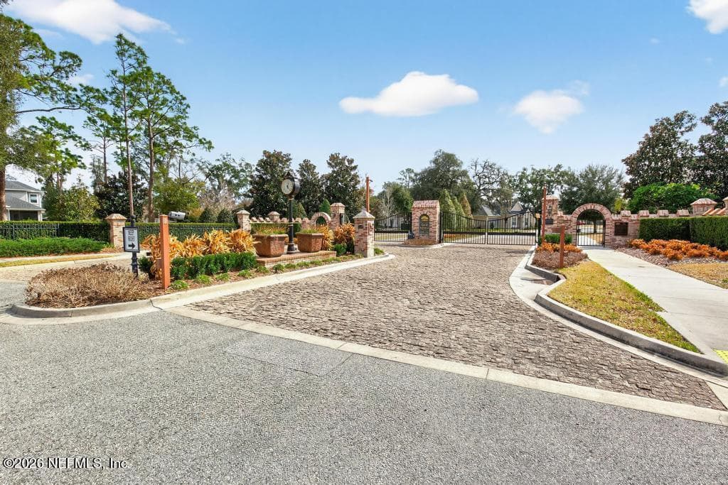 8519 MABEL Drive, Jacksonville, FL 32256