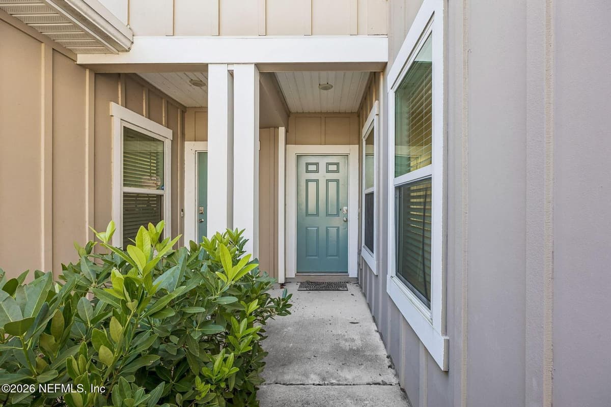 921 CAPITOL Parkway, Jacksonville, FL 32218 3