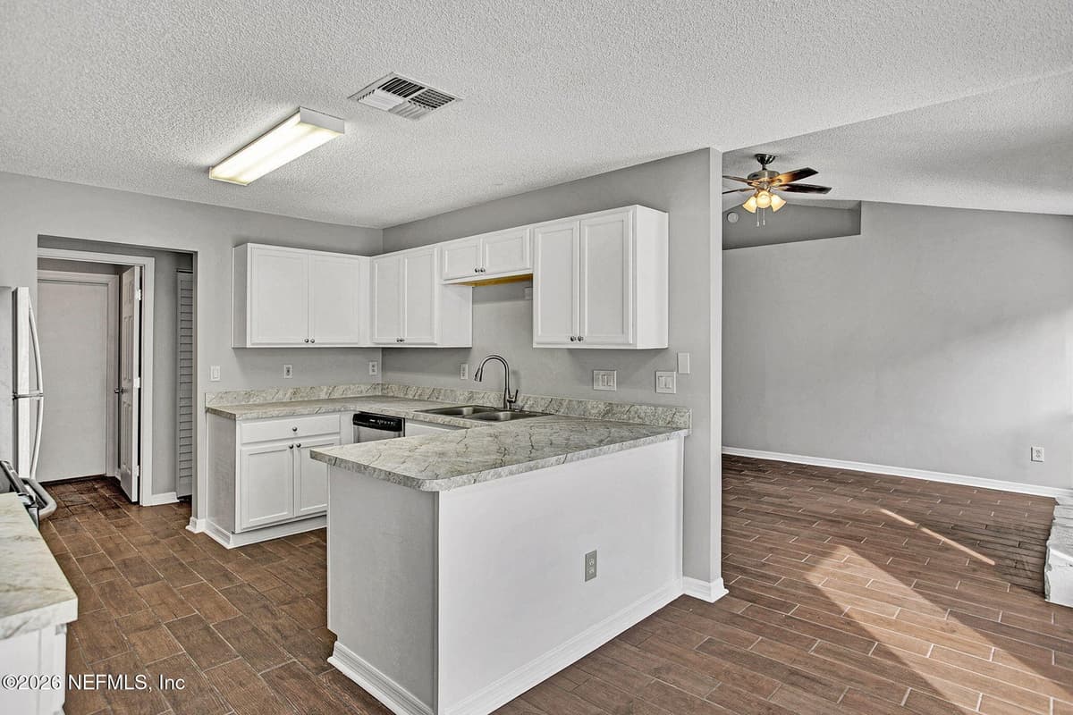 6975 HUNTINGTON WOODS Circle E, Jacksonville, FL 32244 3