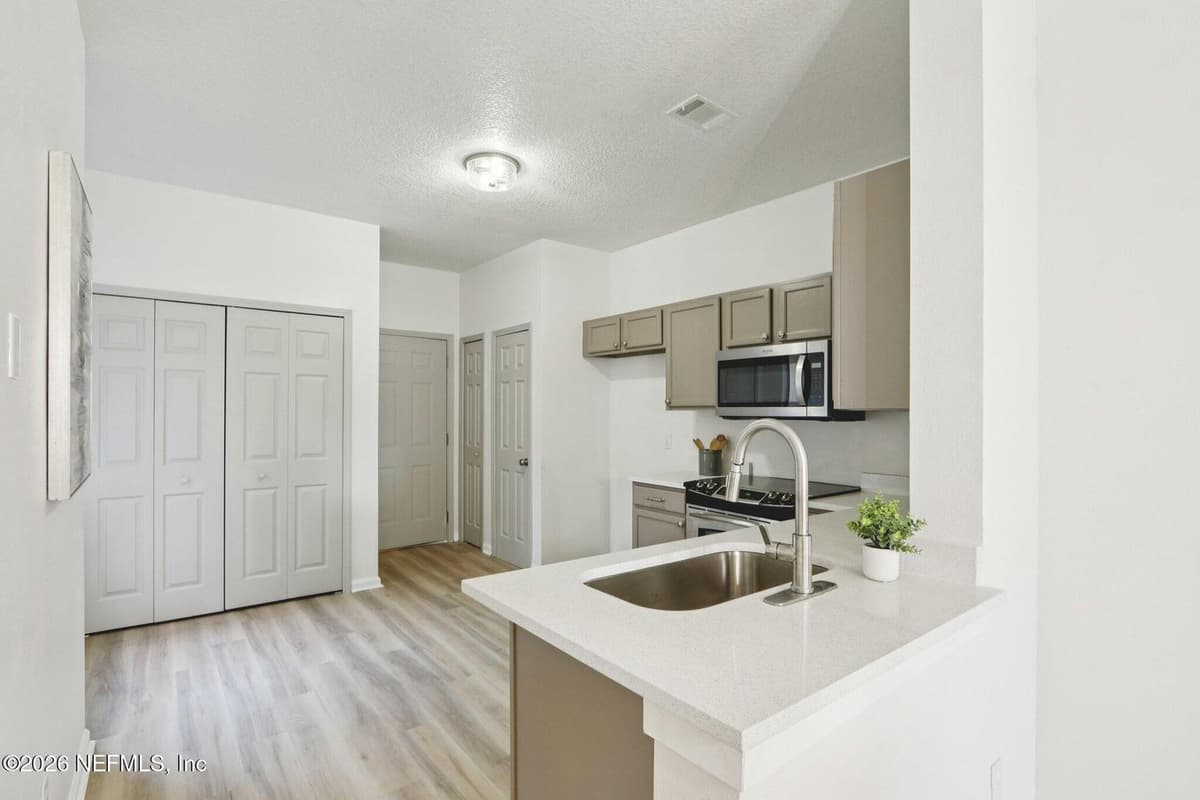 4795 PLAYPEN Drive, Jacksonville, FL 32210 2