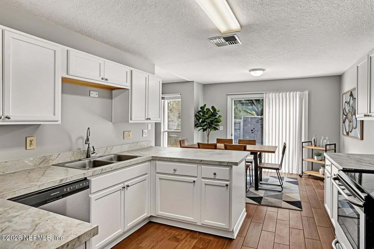 6975 HUNTINGTON WOODS Circle E, Jacksonville, FL 32244 2