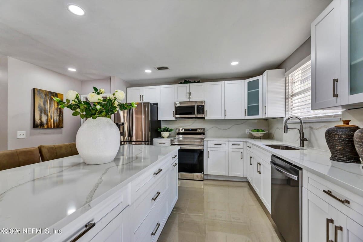 7569 PARK CITY Drive, Jacksonville, FL 32244 3