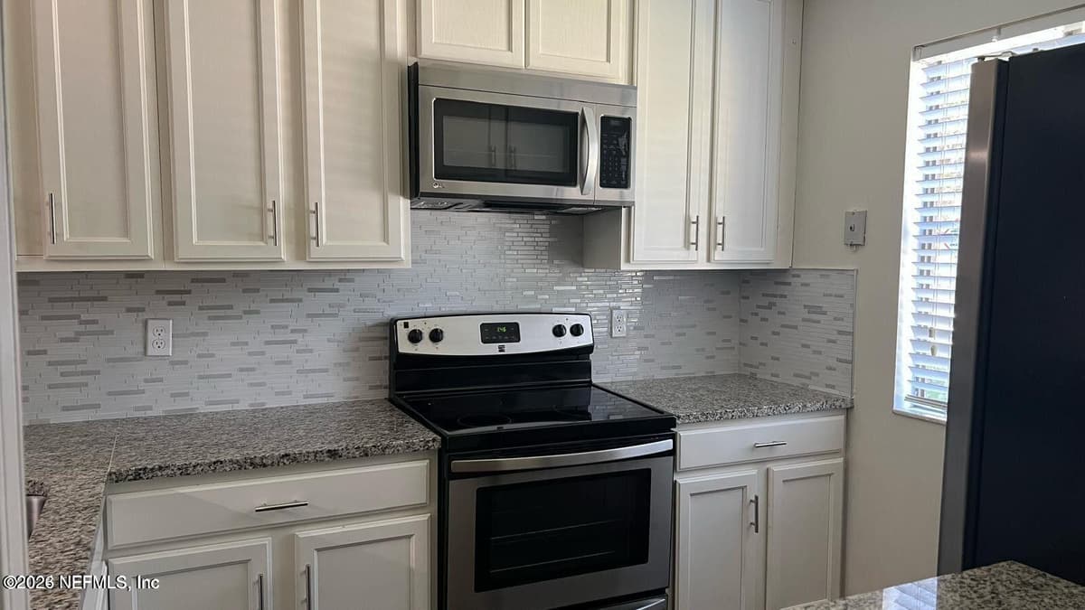 8300 PLAZA GATE Lane 1193, Jacksonville, FL 32217 3