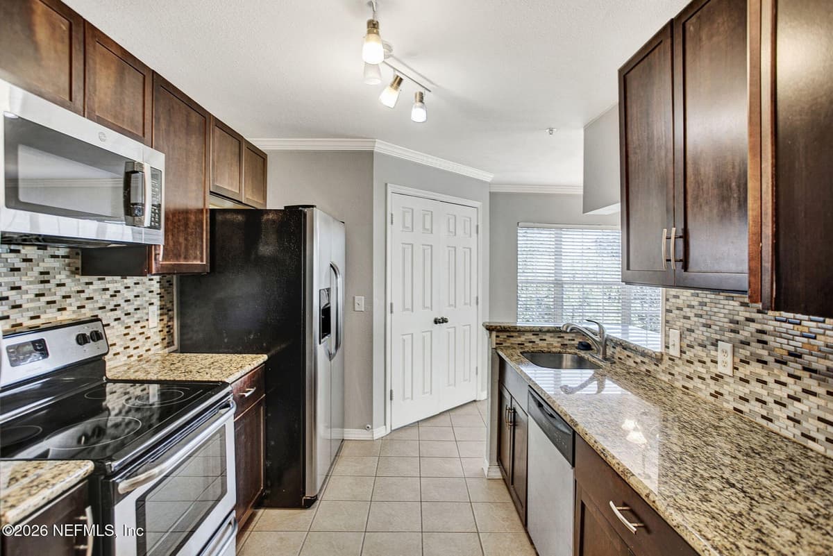 7800 POINT MEADOWS Drive 631, Jacksonville, FL 32256 3