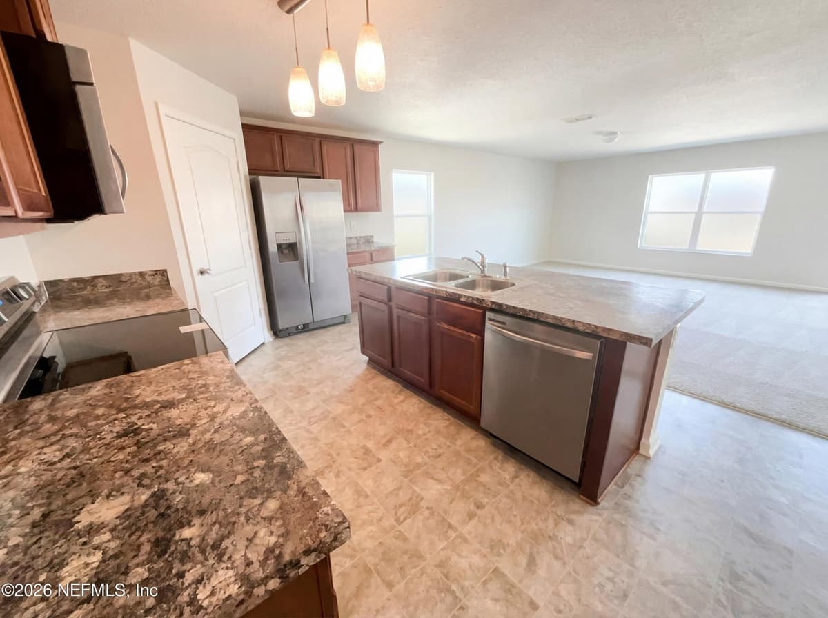 8951 MERSEYSIDE Avenue, Jacksonville, FL 32219 2